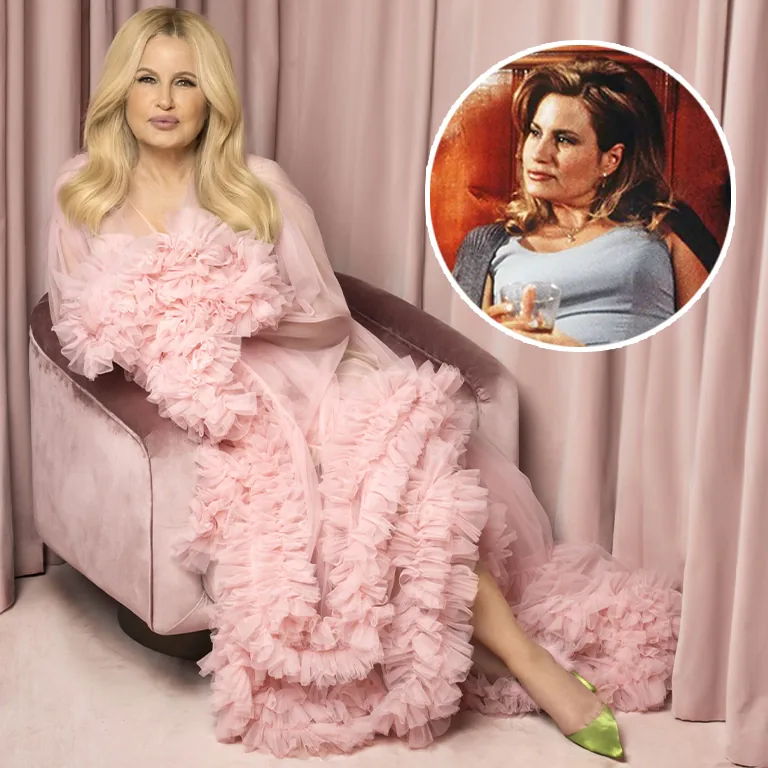 Jennifer Coolidge’s Jawline Surgery, Fillers, or Natural Aging