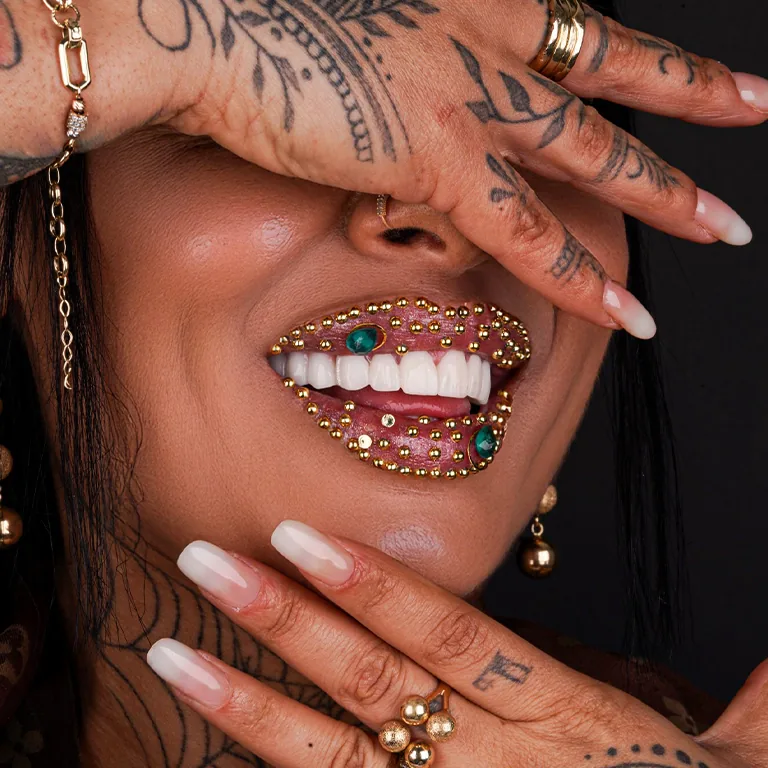 The Impact of a Hollywood Smile on First Impressions