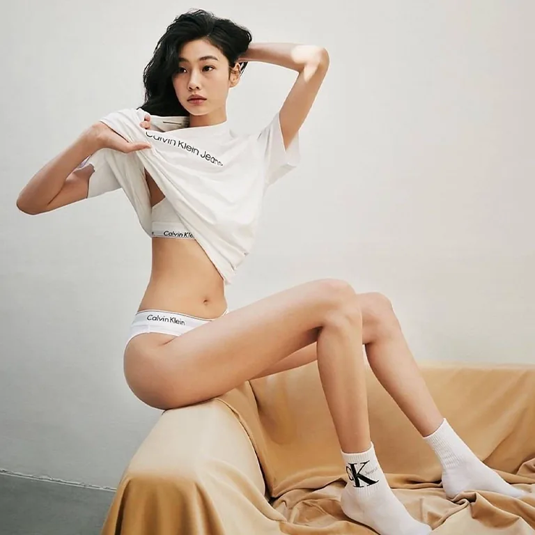 HoYeon Jung Neck Lift