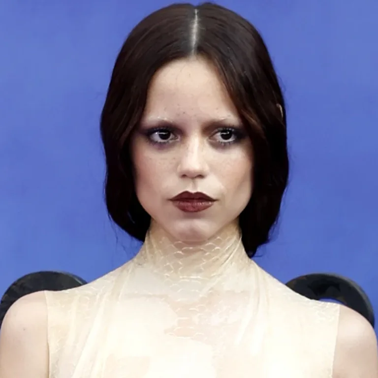 How to Get a Defined Jawline and Chin Like Jenna Ortega