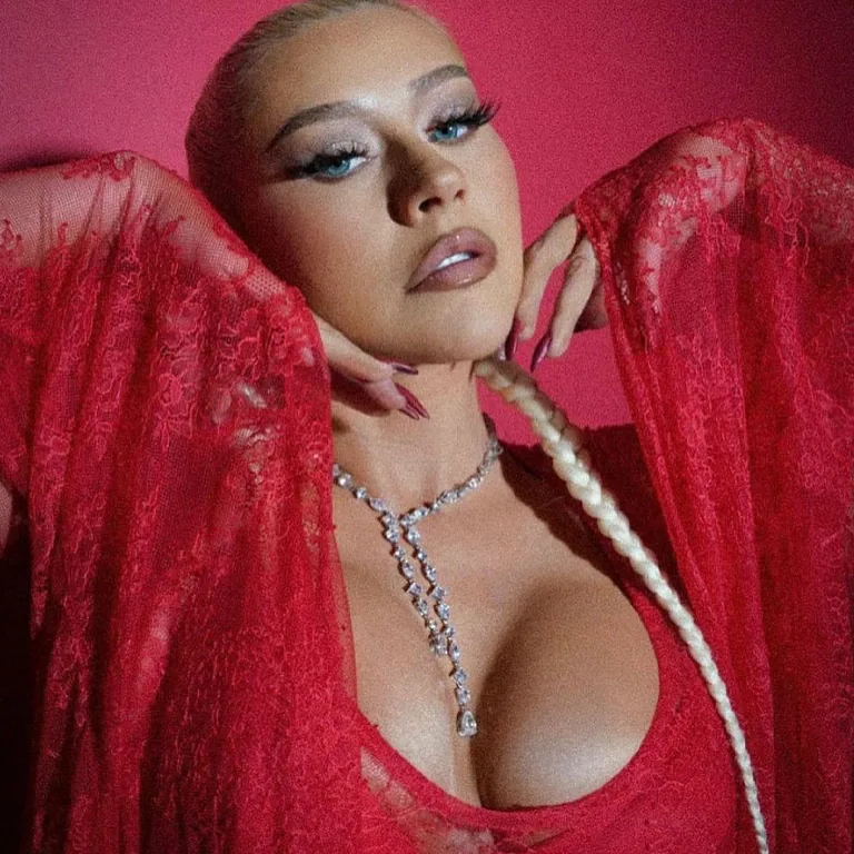 Christina Aguilera Breast Lift