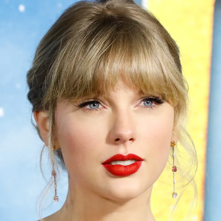 Did Taylor Swift Get A Nose Job