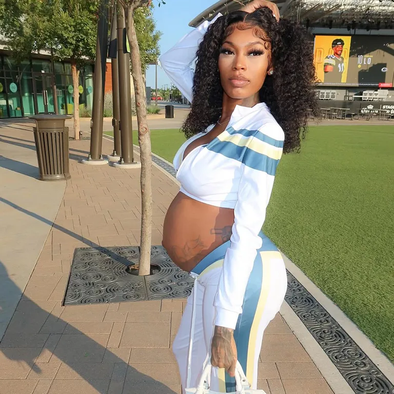 The Viral Postpartum Body Phenomenon