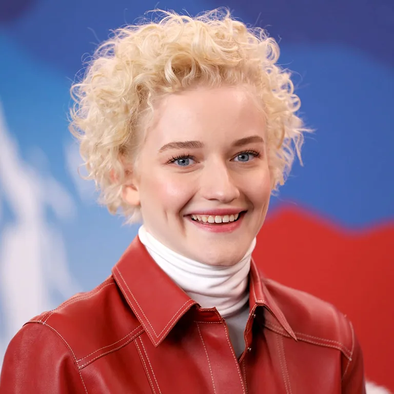 Julia Garner Nose Job (Rhinoplasty) Rumors 2026